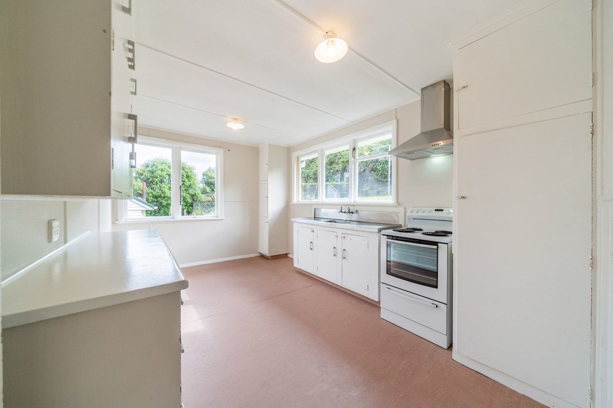 91 Mungavin Avenue, Ranui, Porirua - Carousel 2