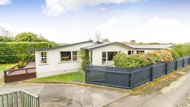 11 Heatley Avenue, Hokowhitu, Palmerston North - Carousel 1