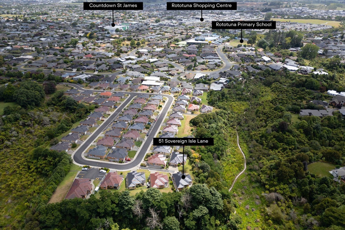 51 Sovereign Isle Lane, Rototuna, Hamilton - Carousel 13