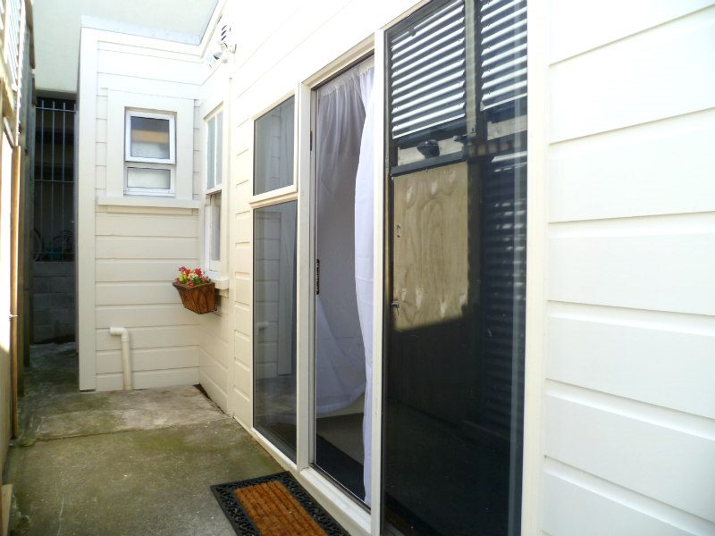 9 Douglas Street, Mount Cook, Wellington - Carousel 9