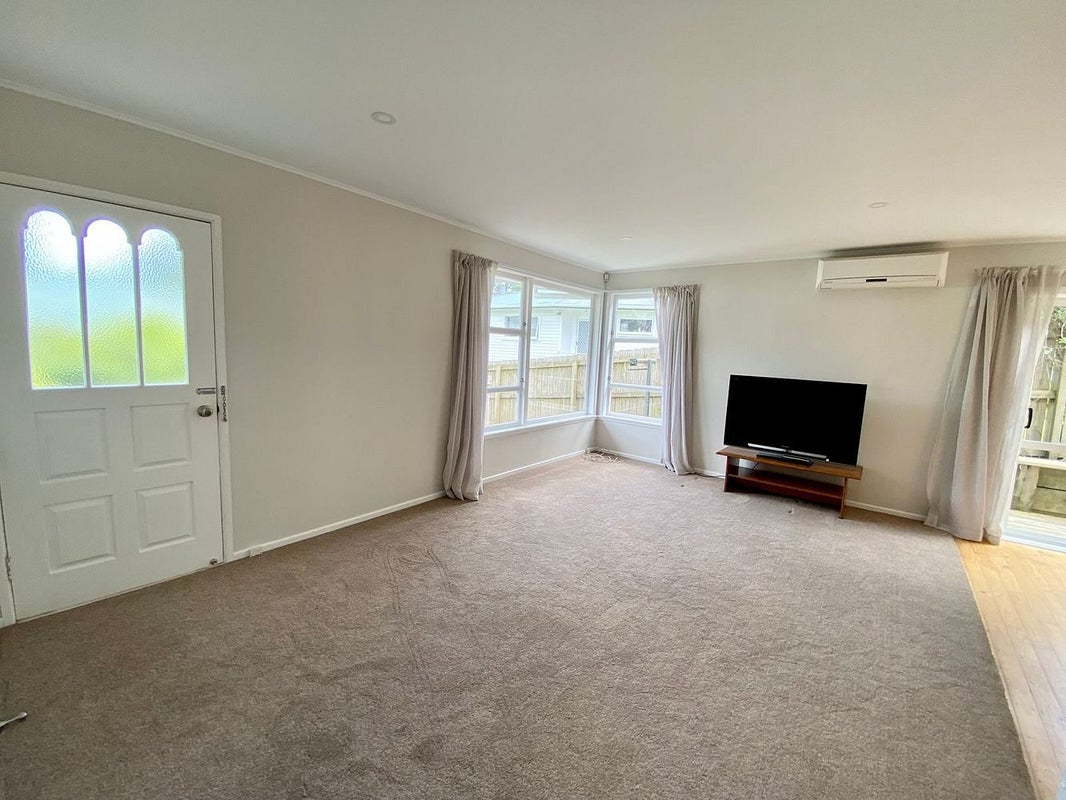 39 Canberra Avenue, Lynfield, Auckland - Carousel 2