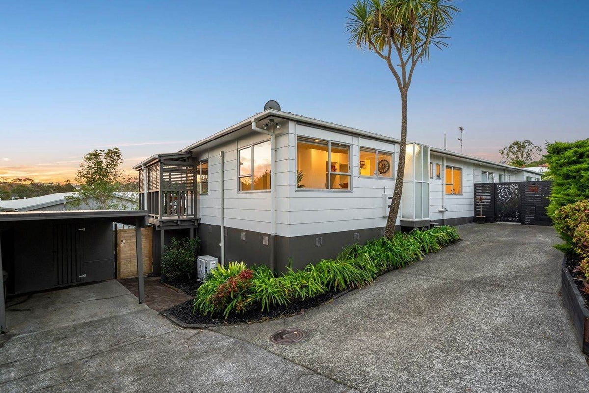 1/34C Sunnynook Road, Sunnynook, Auckland - Carousel 1