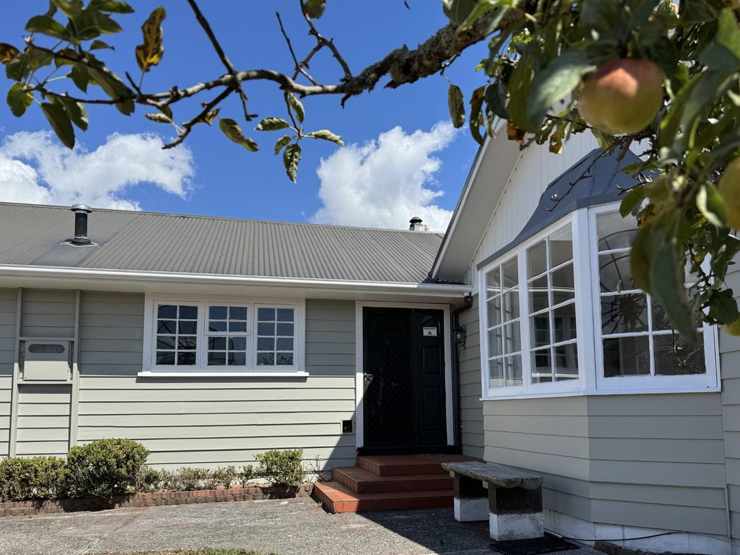 10 THE ROSEBOWL, Sunnyhills, Auckland - Carousel 18
