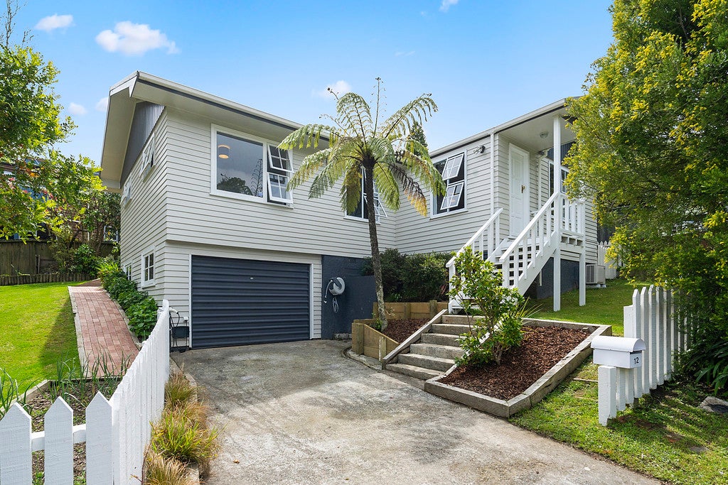 12 Atahu Grove, Tirohanga, Lower Hutt - Carousel 1