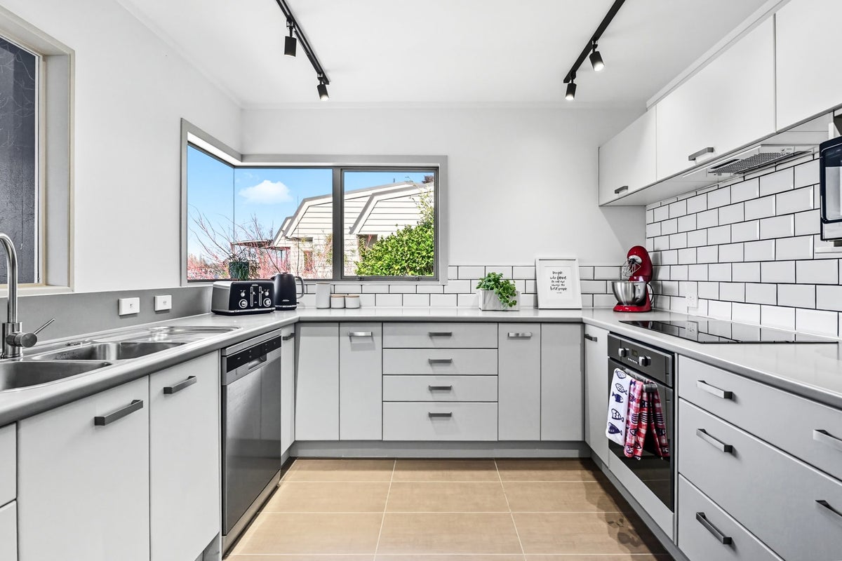 31B Awatere Avenue, Beerescourt, Hamilton - Carousel 2