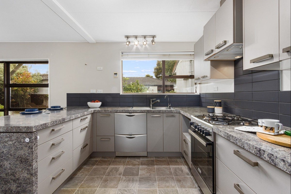 707 Southampton Street West, Saint Leonards, Hastings - Carousel 2