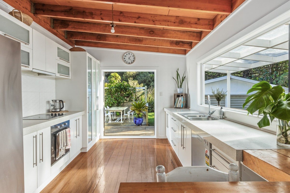 32 Karekare Road, Karekare, Auckland - Carousel 2