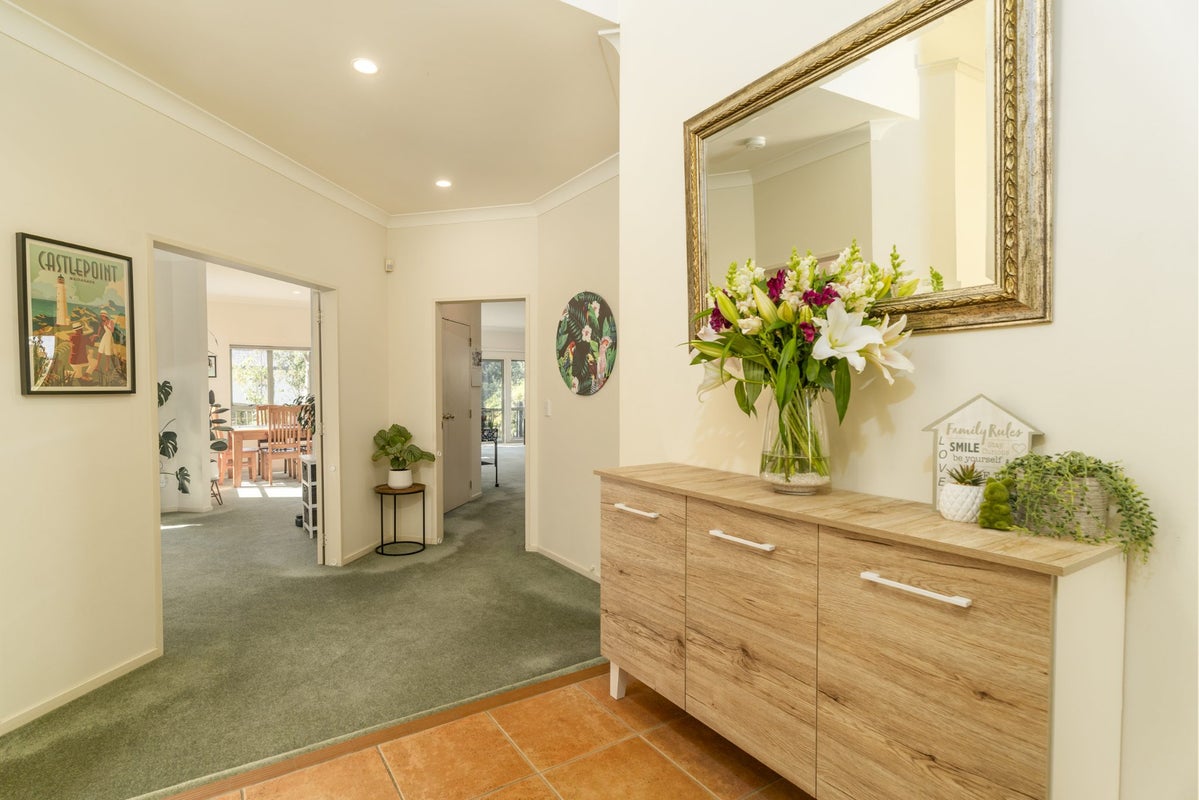 5 Radstock Grove, Churton Park, Wellington - Carousel 2