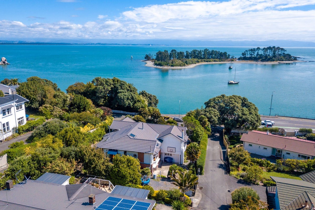 5 Richardson Street, Britannia Heights, Nelson - Carousel 1