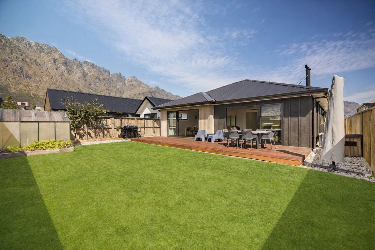 22 Crop Street, Jacks Point, Queenstown - Carousel 1