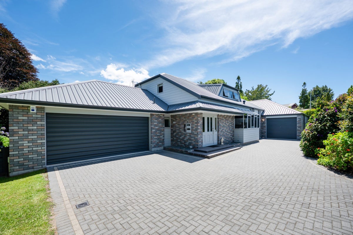 33 Grand Vue Road, Kawaha Point, Rotorua - Carousel 1