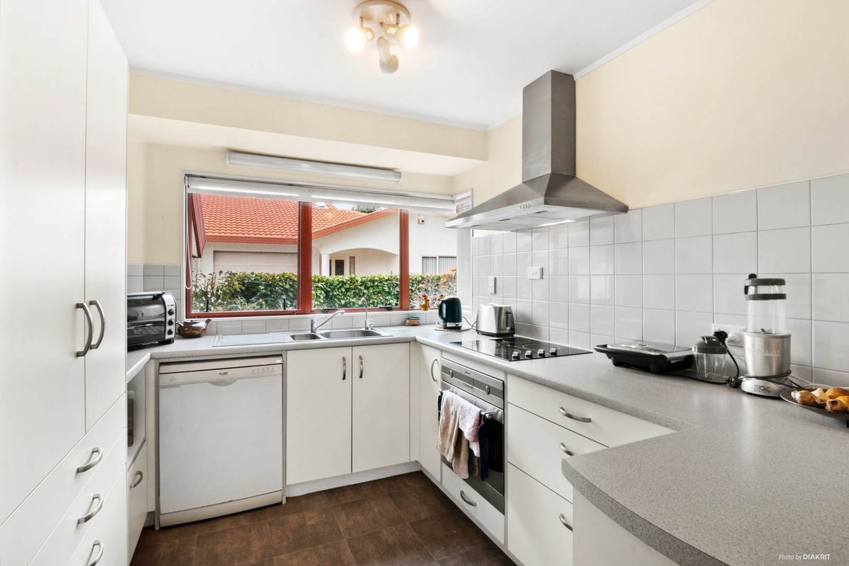 8 Palmgreen Court, Stanmore Bay, Whangaparaoa - Carousel 1