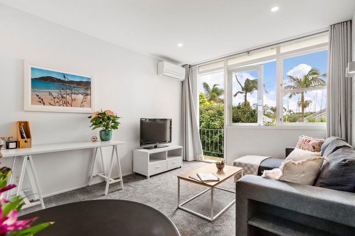 42/18 Edenvale Crescent, Mount Eden, Auckland - Carousel 2