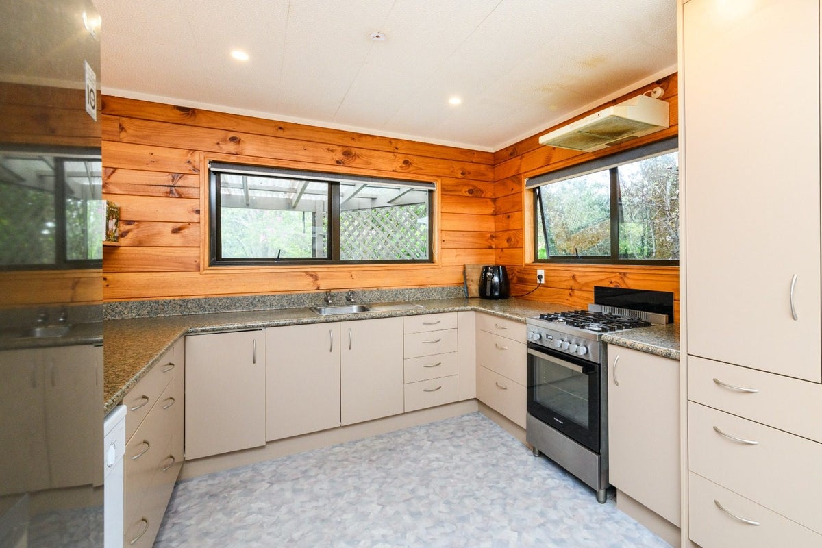 125 Summerhill Drive, Fitzherbert, Palmerston North - Carousel 2