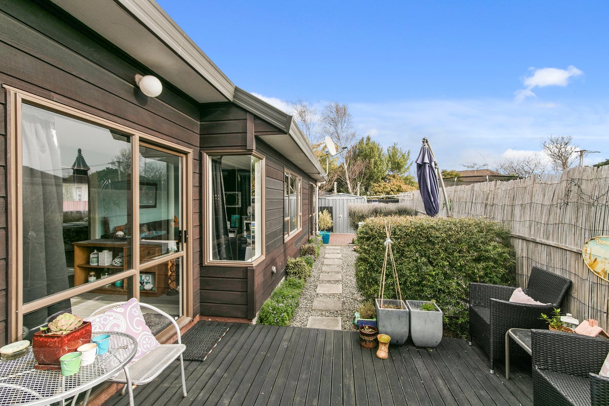 2/53 Pohutukawa Street, Woburn, Lower Hutt - Carousel 2