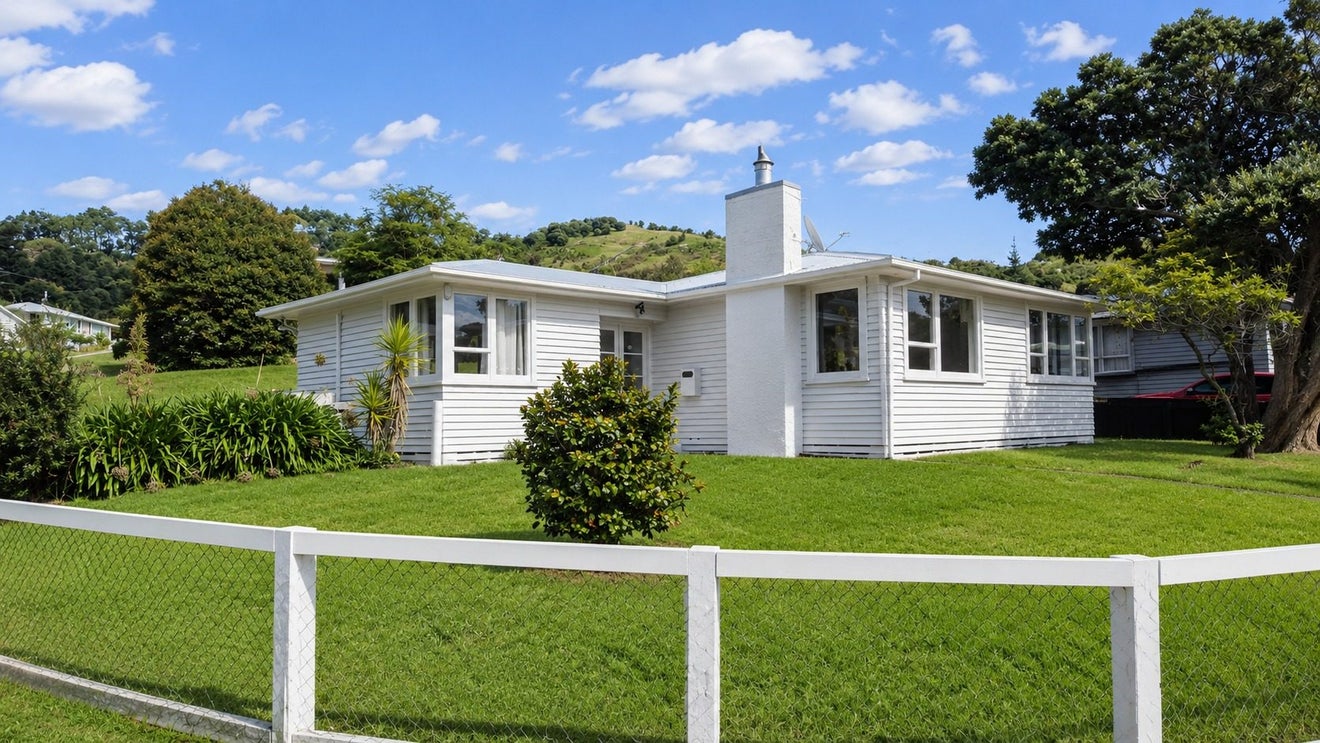 61 Cambridge Terrace, Kaiti, Gisborne - Carousel 1