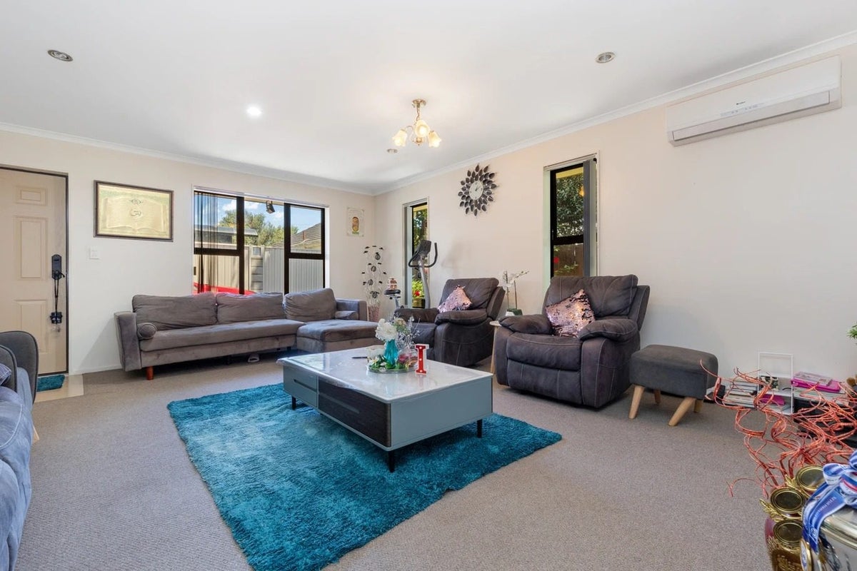 1 Lloyd Avenue, Papatoetoe, Auckland - Carousel 2