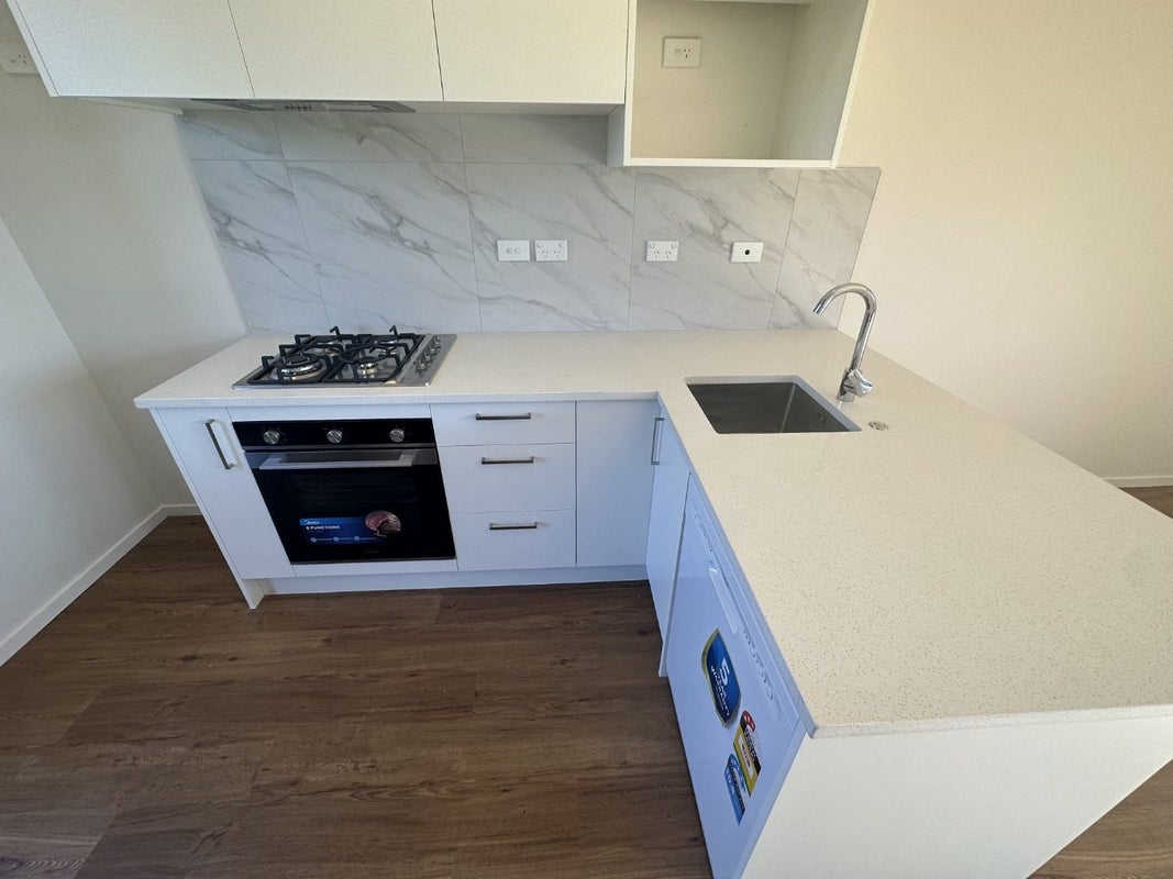 33 Hearth Street, Flat Bush, Auckland - Carousel 2