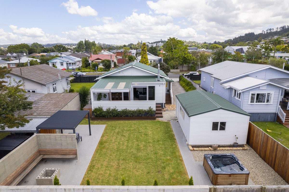 5 Bernard Street, Avenues, Whangarei - Carousel 1