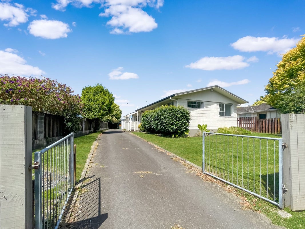 32 Elmwood Crescent, Pukete, Hamilton - Carousel 1