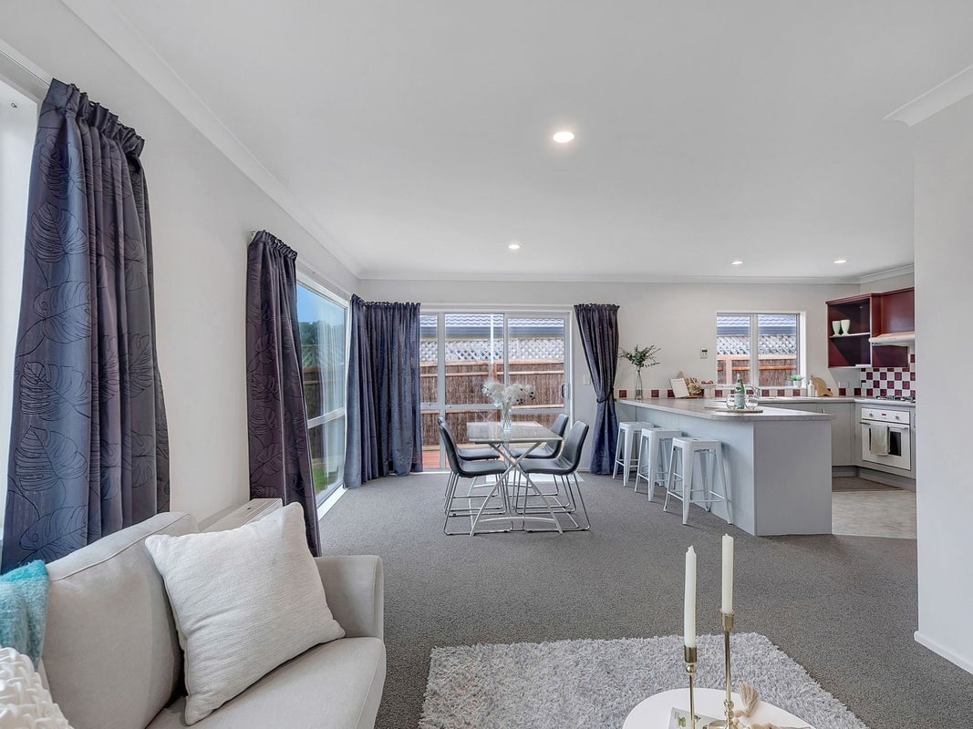 13 Pohutukawa Grove, Titahi Bay, Porirua - Carousel 1