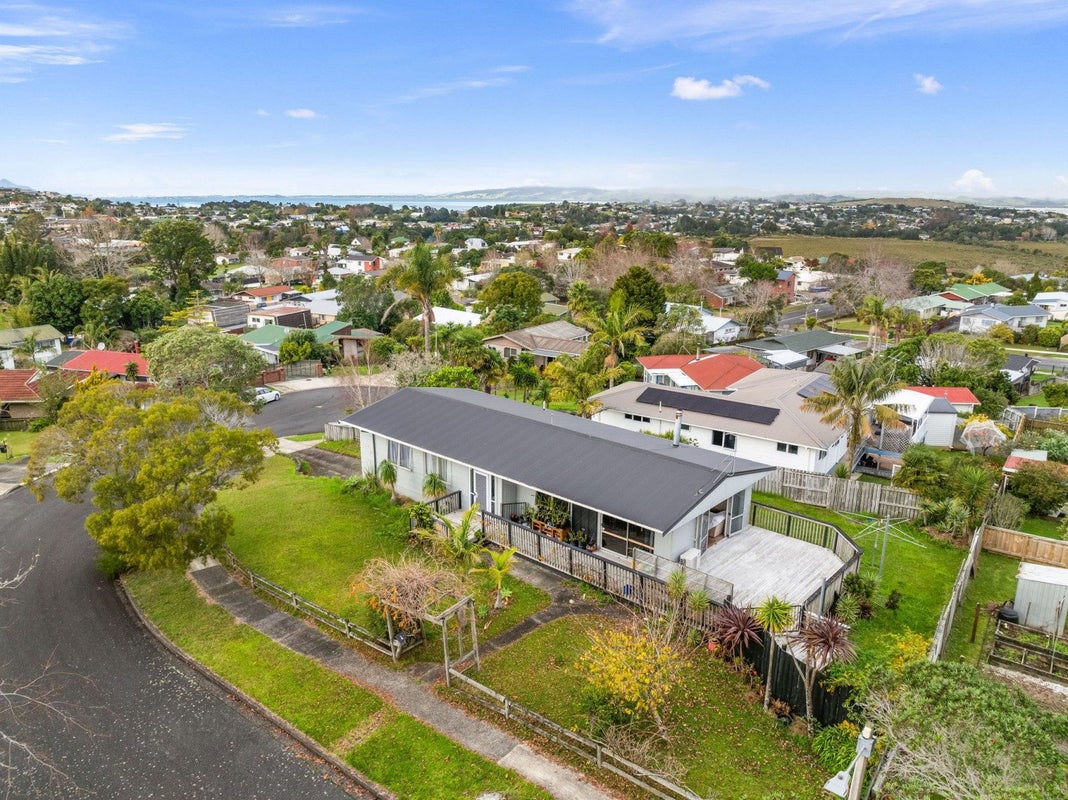 4 Montague Place, Onerahi, Whangarei - Carousel 1