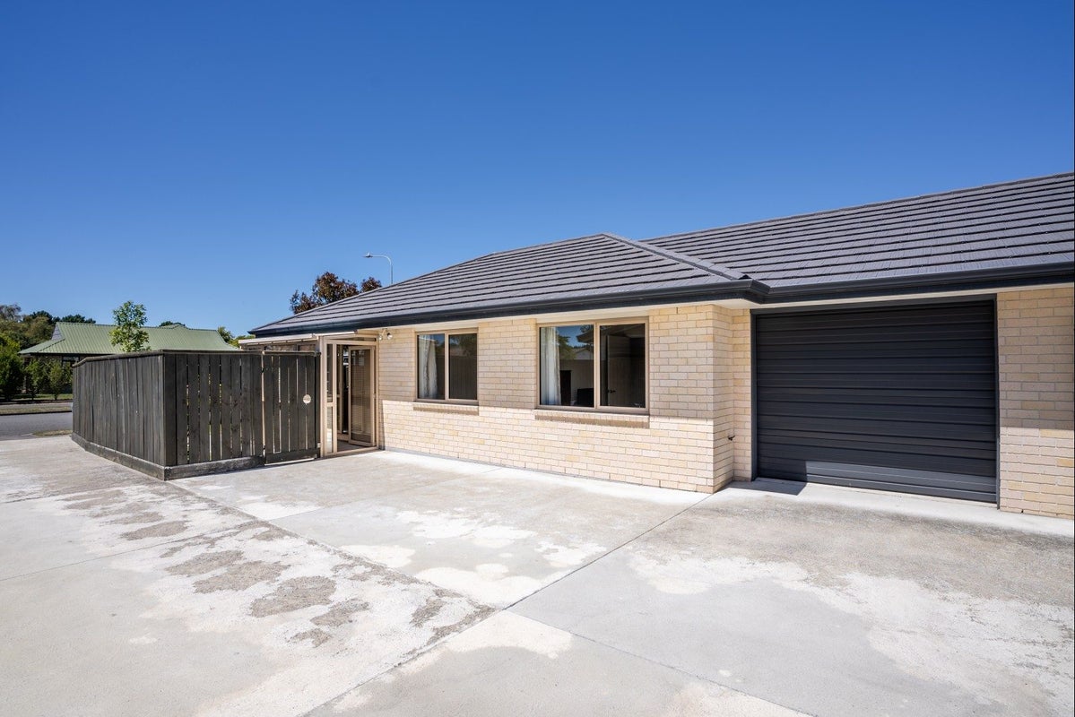 1/81 Royal Park Drive, Parklands, Christchurch - Carousel 1