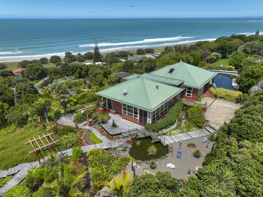 41 Winifred Street, Okitu, Gisborne - Carousel 1