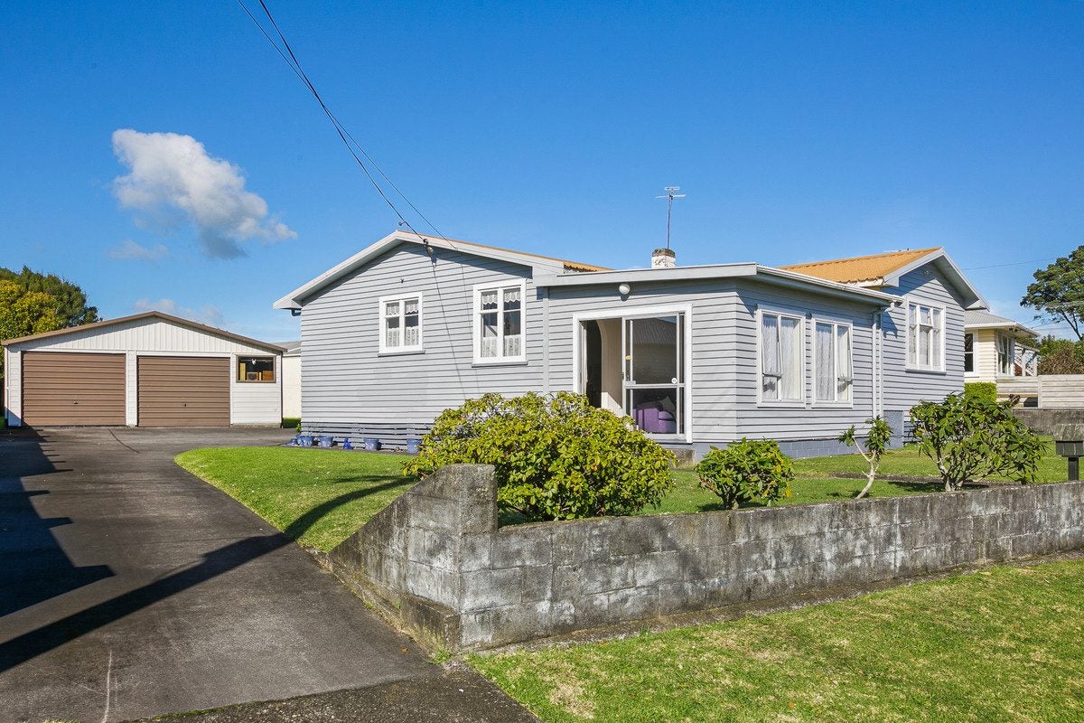 6 Rata Street, Upper Vogeltown, New Plymouth - Carousel 1