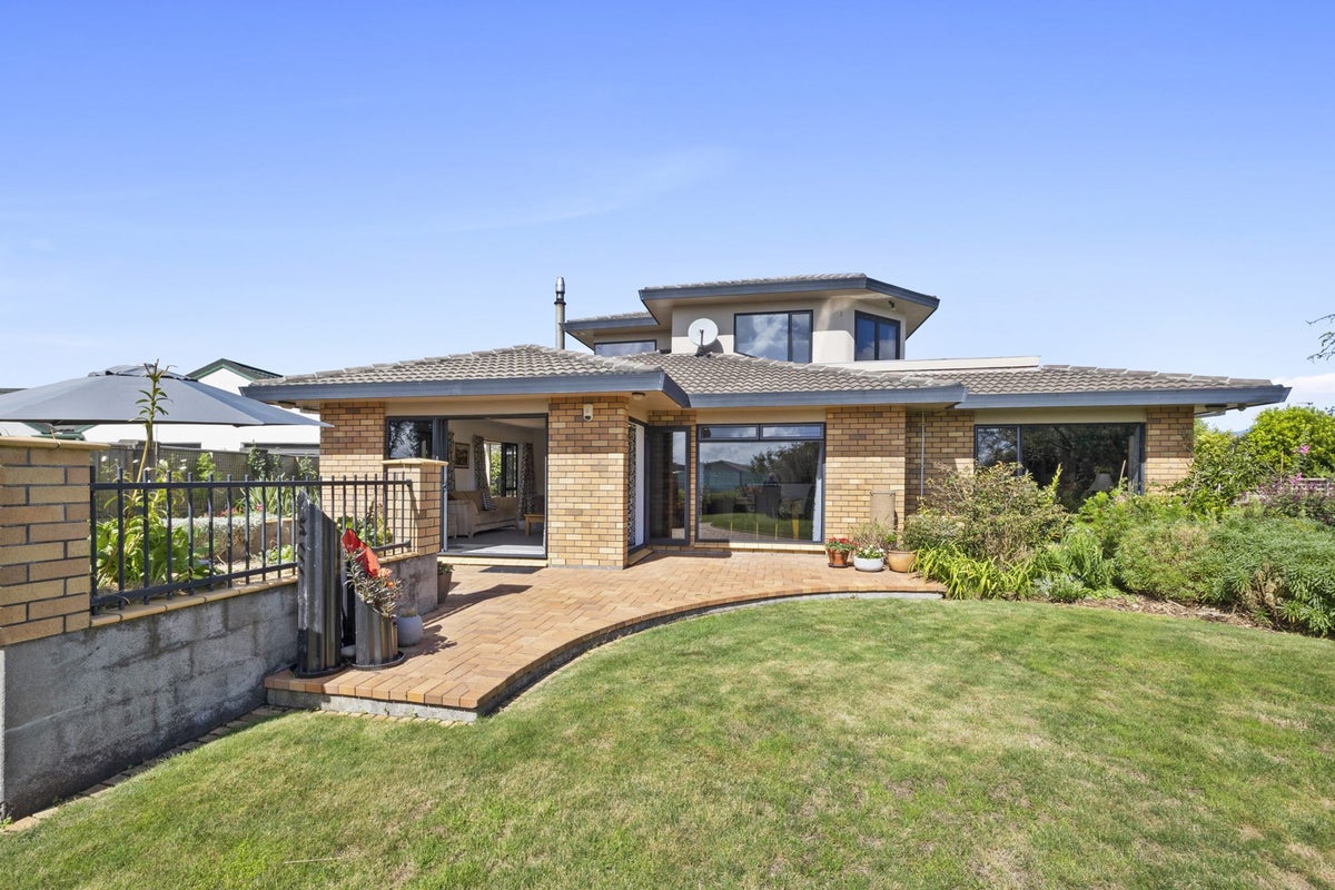 13 Karina Road, Merrilands, New Plymouth - Carousel 1