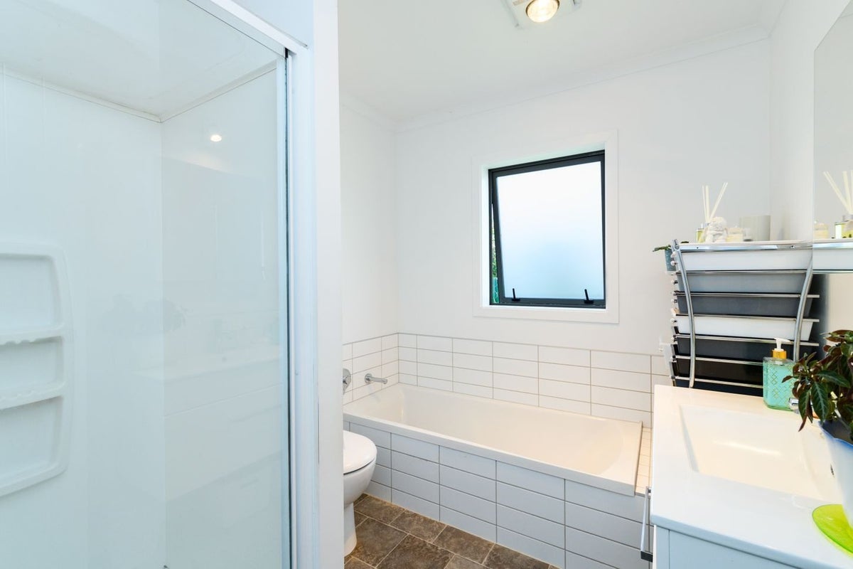 17 Sinclair Avenue, Highbury, Palmerston North - Carousel 7