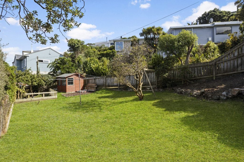 35 Nevay Road, Karaka Bays, Wellington - Carousel 2