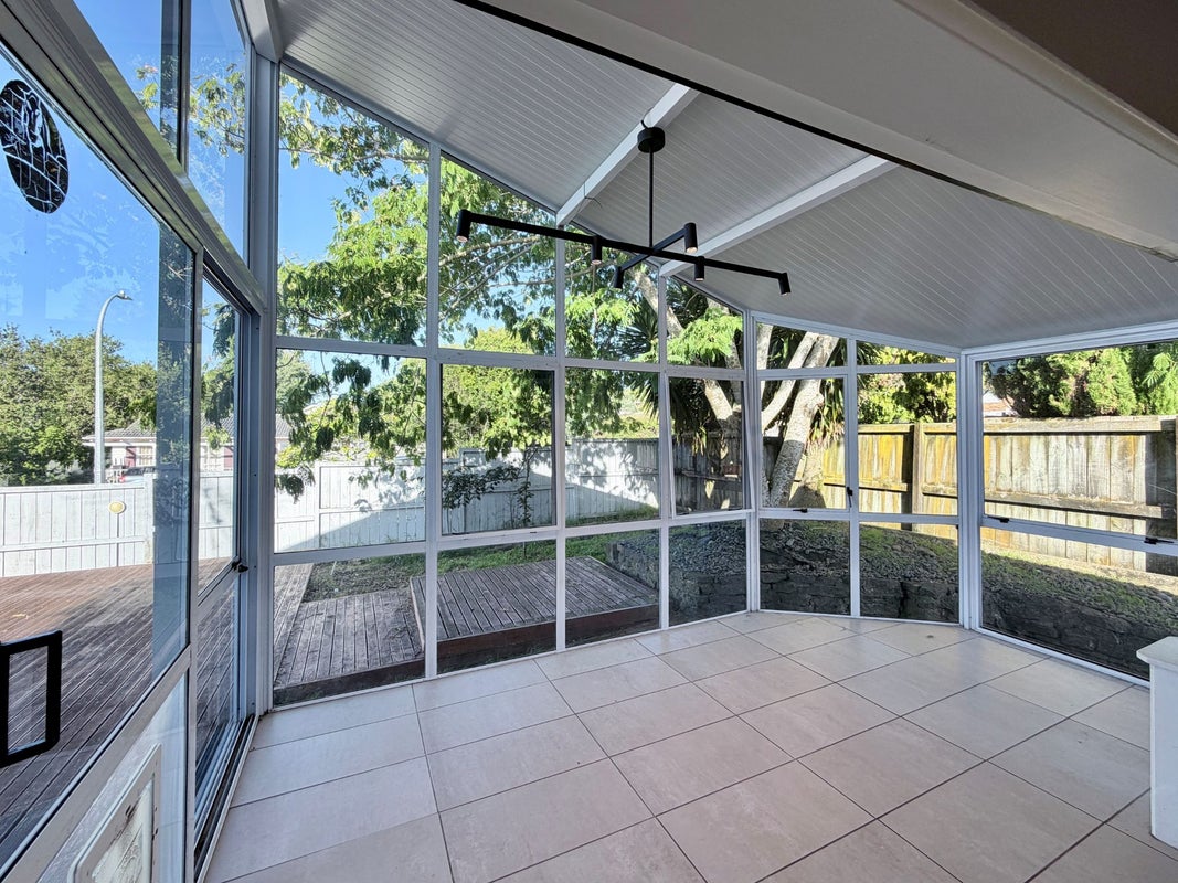 55 Finnerty Avenue, Howick, Auckland - Carousel 2