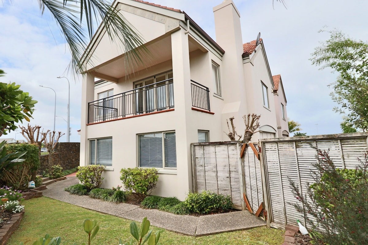 1C MacLeans Road, Bucklands Beach, Auckland - Carousel 1
