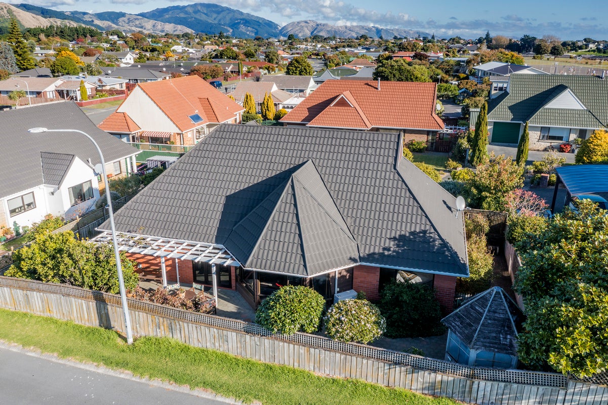 121 Hillcrest Road, Raumati Beach, Paraparaumu - Carousel 1