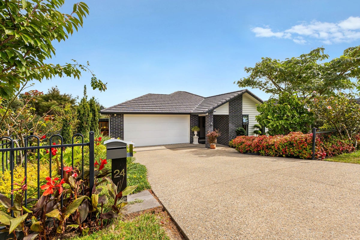 24 Hooton Drive, Huapai, Kumeu - Carousel 2