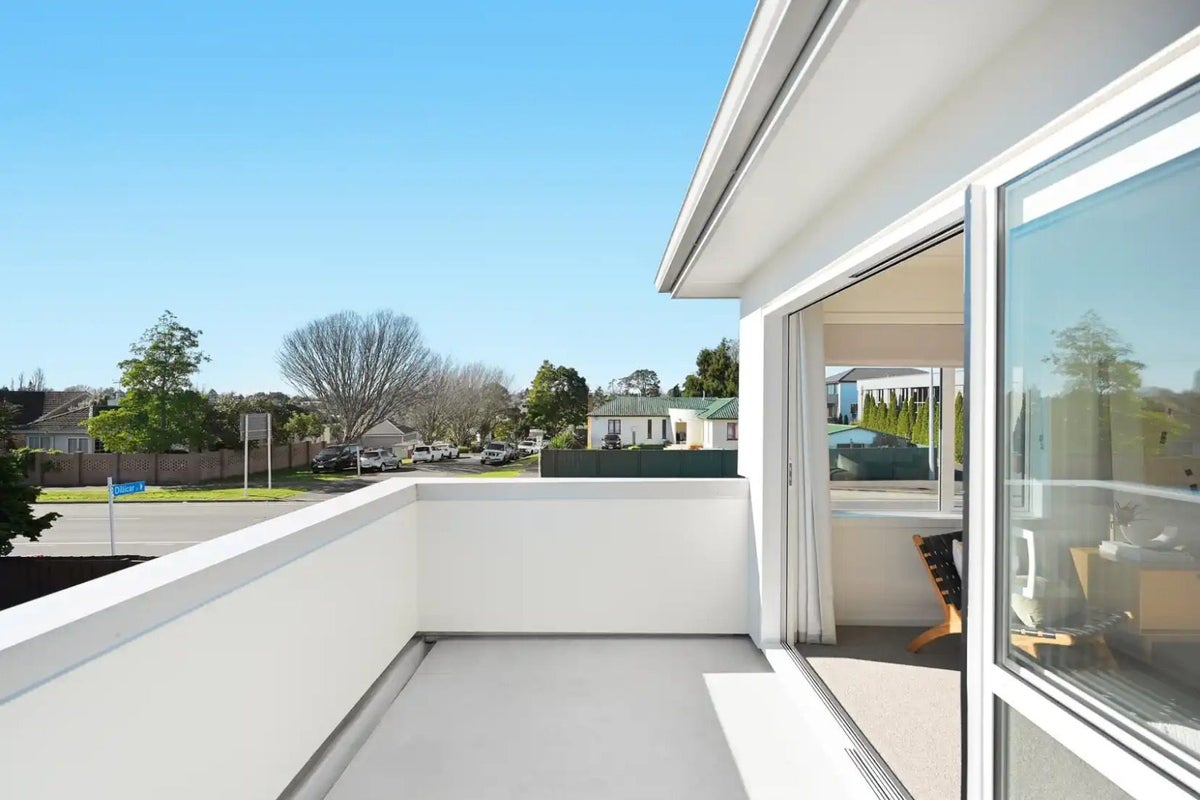 1/1161 Victoria Street, Whitiora, Hamilton - Carousel 2
