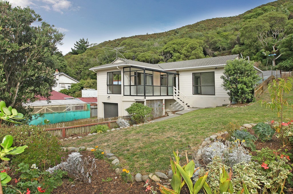 109 Happy Valley Road, Owhiro Bay, Wellington - Carousel 1