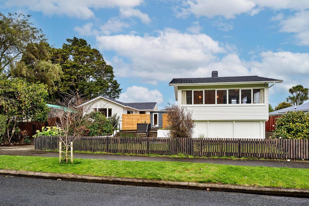 3 McLeod Street, Elderslea, Upper Hutt - Carousel 2
