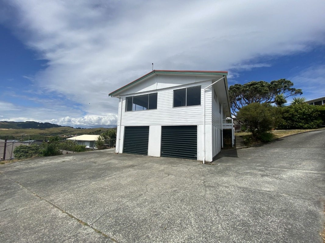 37 Carluke Street, Paparangi, Wellington - Carousel 1