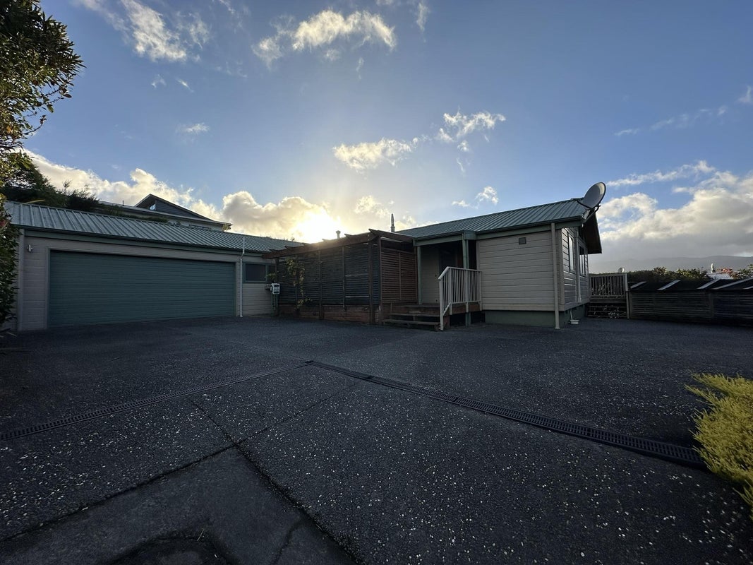 8A Riverstone Drive, Riverstone Terraces, Upper Hutt - Carousel 2