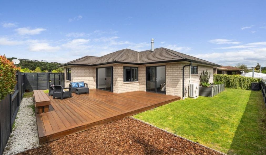 8 Double Bay Road, Pyes Pa, Tauranga - Carousel 1