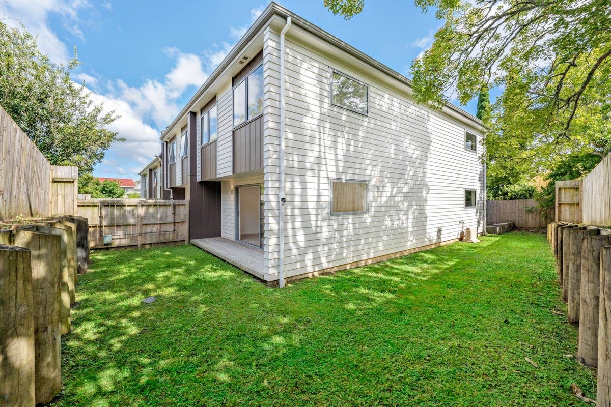6D Buisson Glade, West Harbour, Auckland - Carousel 1
