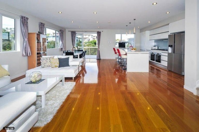 7 Bintulu Place, Fairview Heights, Auckland - Carousel 2