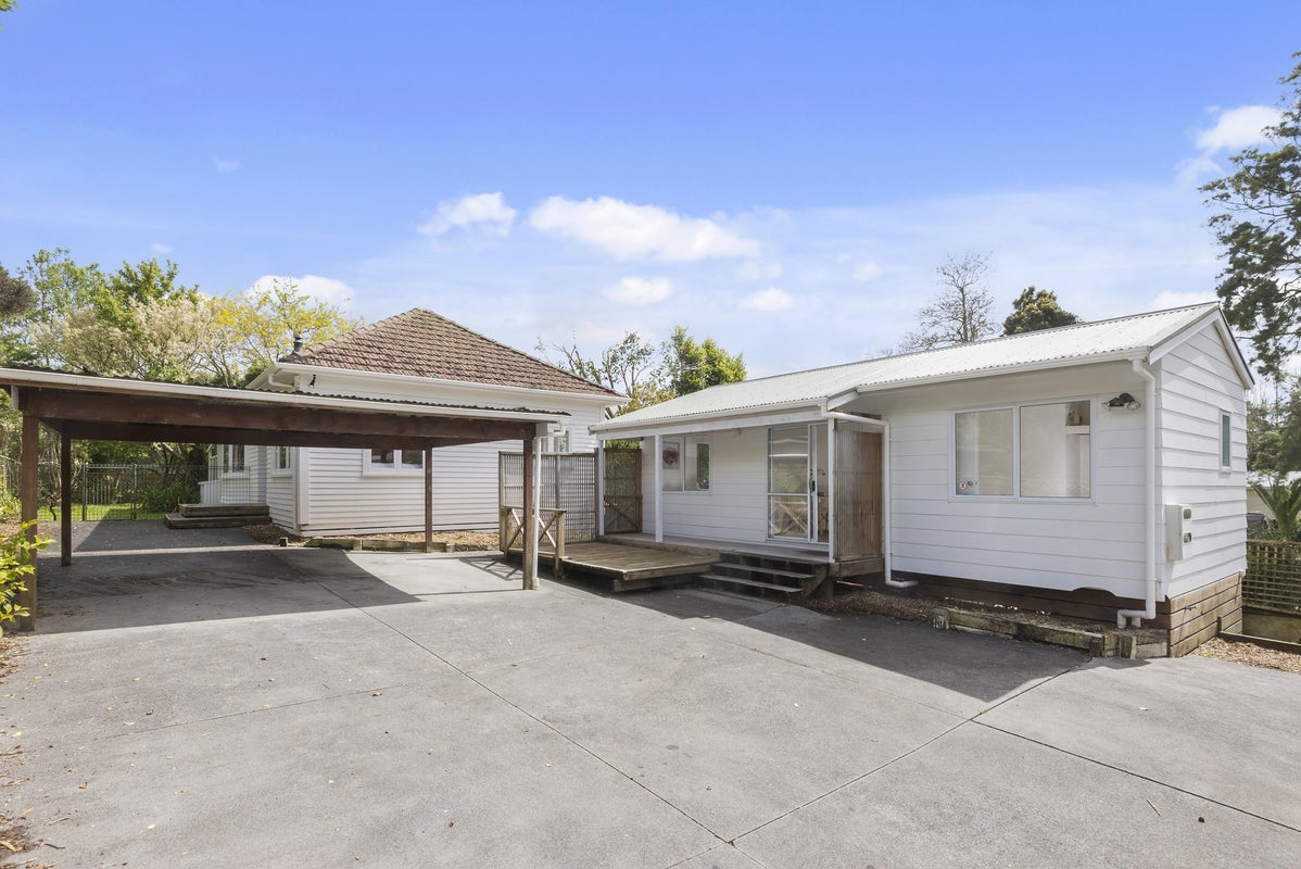 211 Henderson Valley Road, Henderson, Auckland - Carousel 1