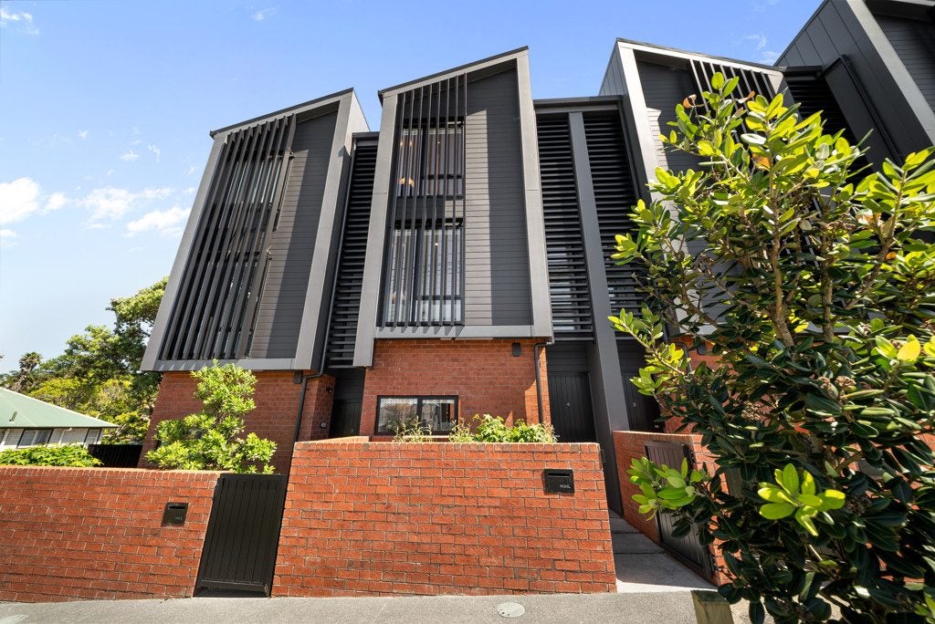 4/11 Western Springs Road, Morningside, Auckland - Carousel 1