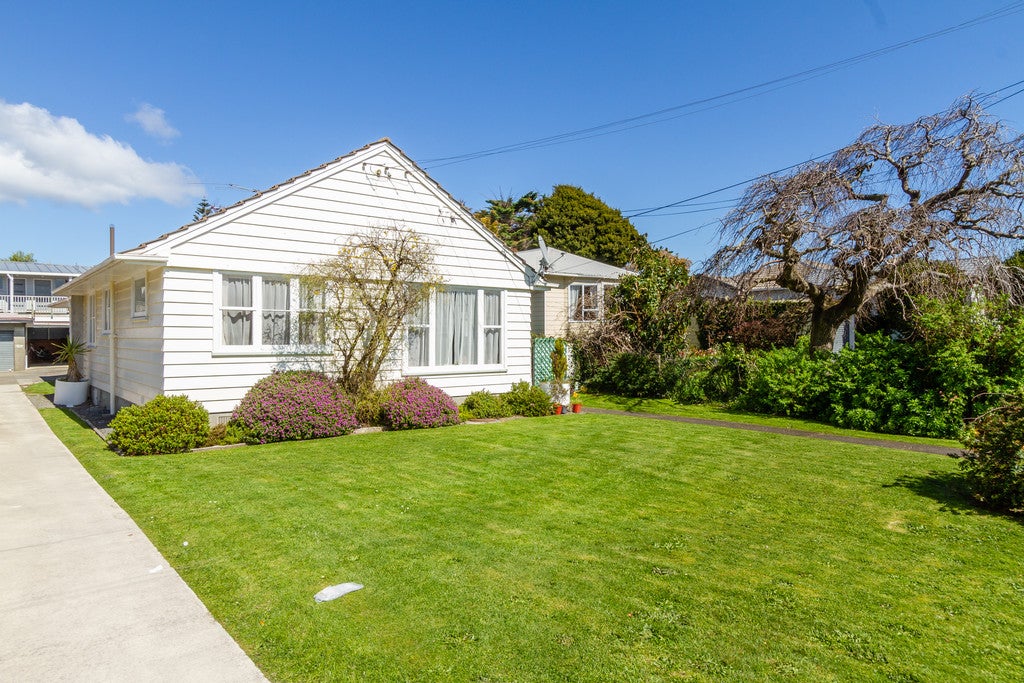 1/3 Fairfield Avenue, Fairfield, Lower Hutt - Carousel 1