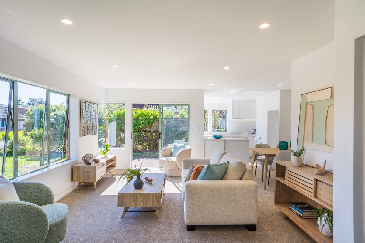 19 The Grove, Red Beach, Whangaparaoa - Carousel 1