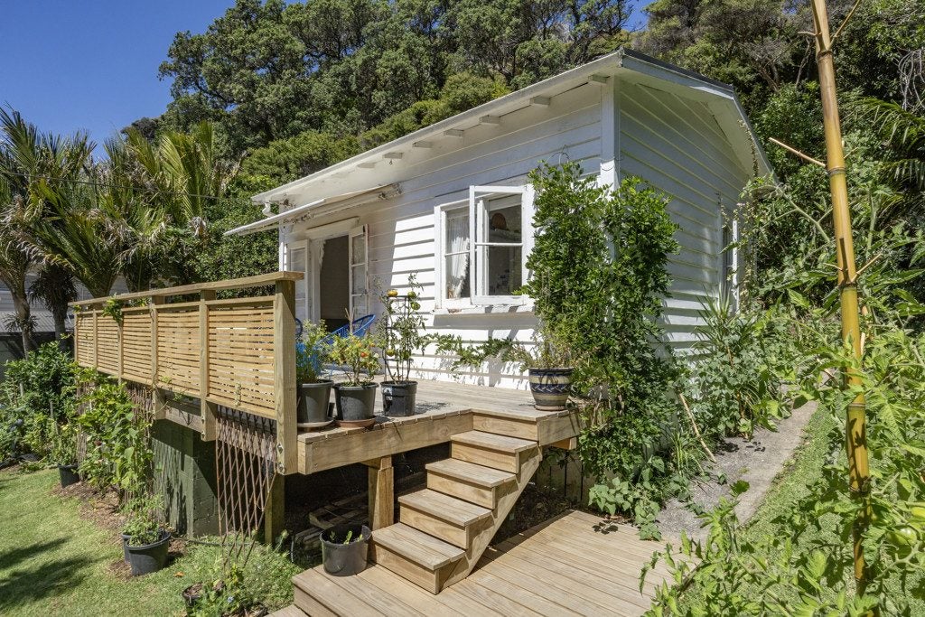 37 Glenesk Road, New Lynn - Carousel 1