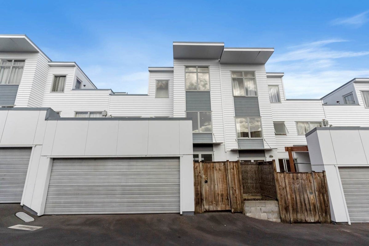60/3 Wagener Place, Mount Albert, Auckland - Carousel 1